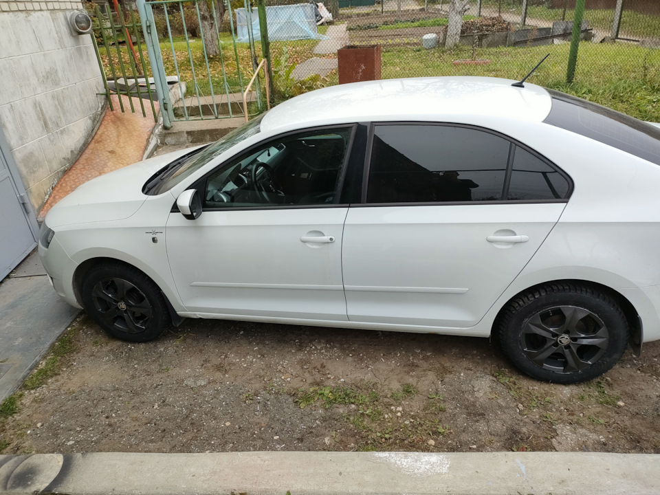 Зимняя резина и покраска дисков — Skoda Rapid (1G), 1,6 л, 2016 года ...