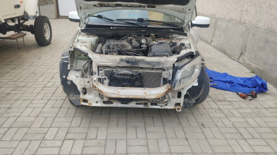 Замена передних крыльев — Lada Гранта (1G), 1,6 л, 2013 года | своими ...