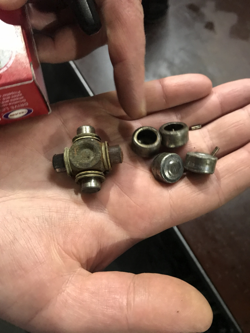 Замена крестовины рулевого вала — Audi Q5 (1G), 2 л, 2011 года | визит ...