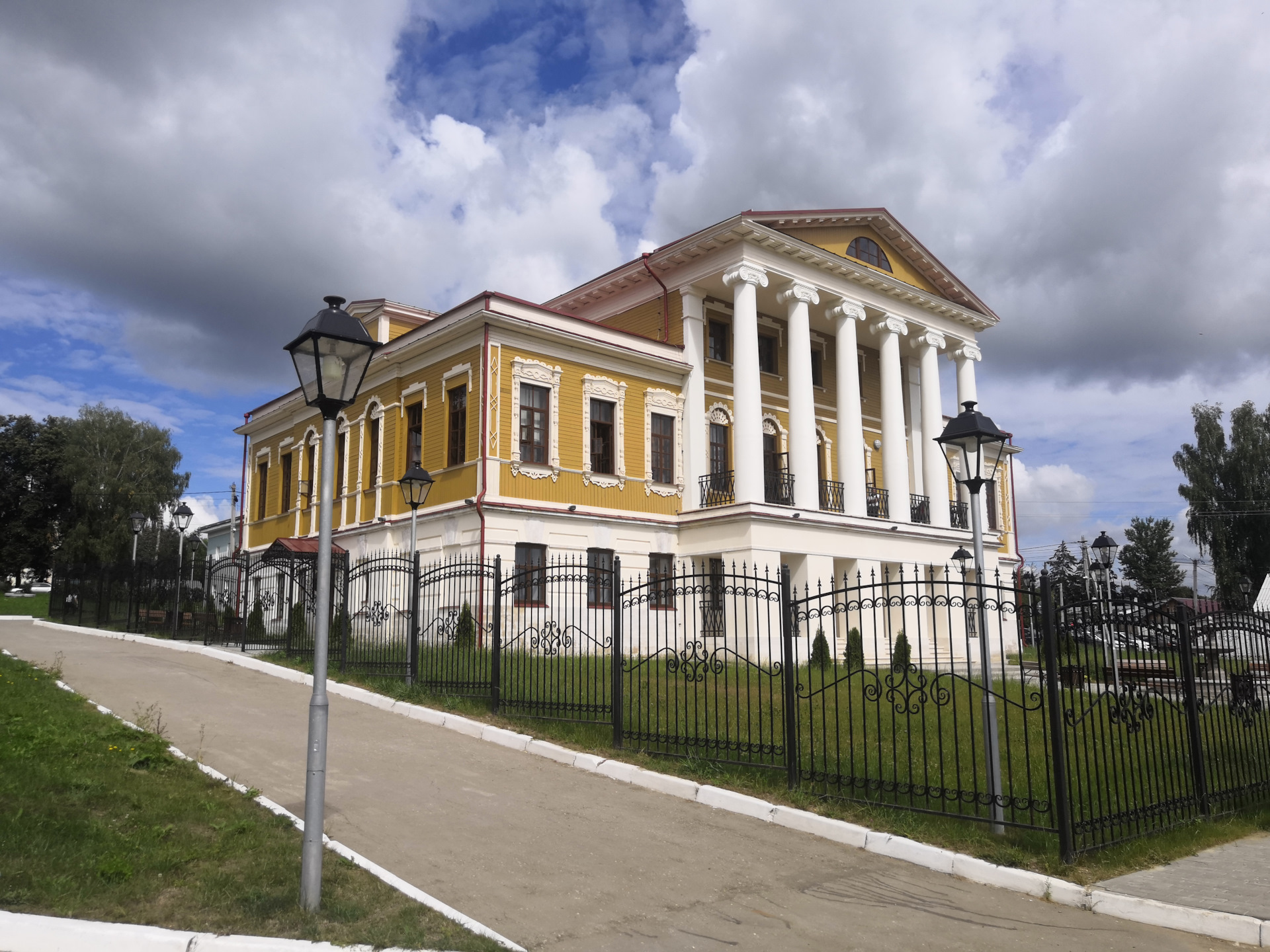 Дубна тульская. Усадьба Мосоловых в Дубне. Усадьба Мосоловых Тульская область. Усадьба в Дубне Тульской области. Усадьба Масловых Дубна Тульская.