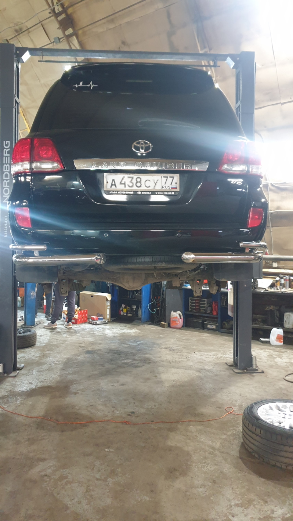 Замена колодок стояночного тормоза. — Toyota Land Cruiser 200, 4,5 л ...