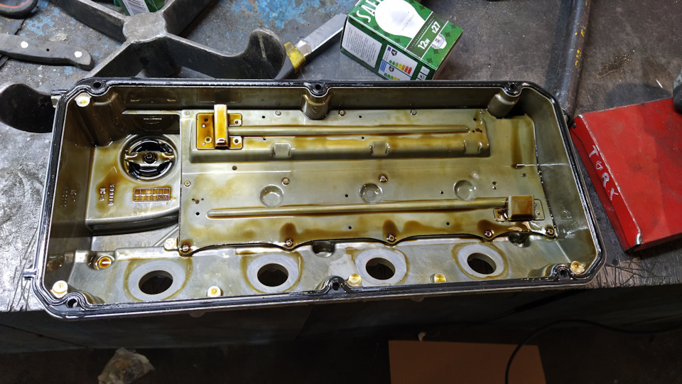 Клапанная крышка очень порадовала чистотой — Mitsubishi Grandis