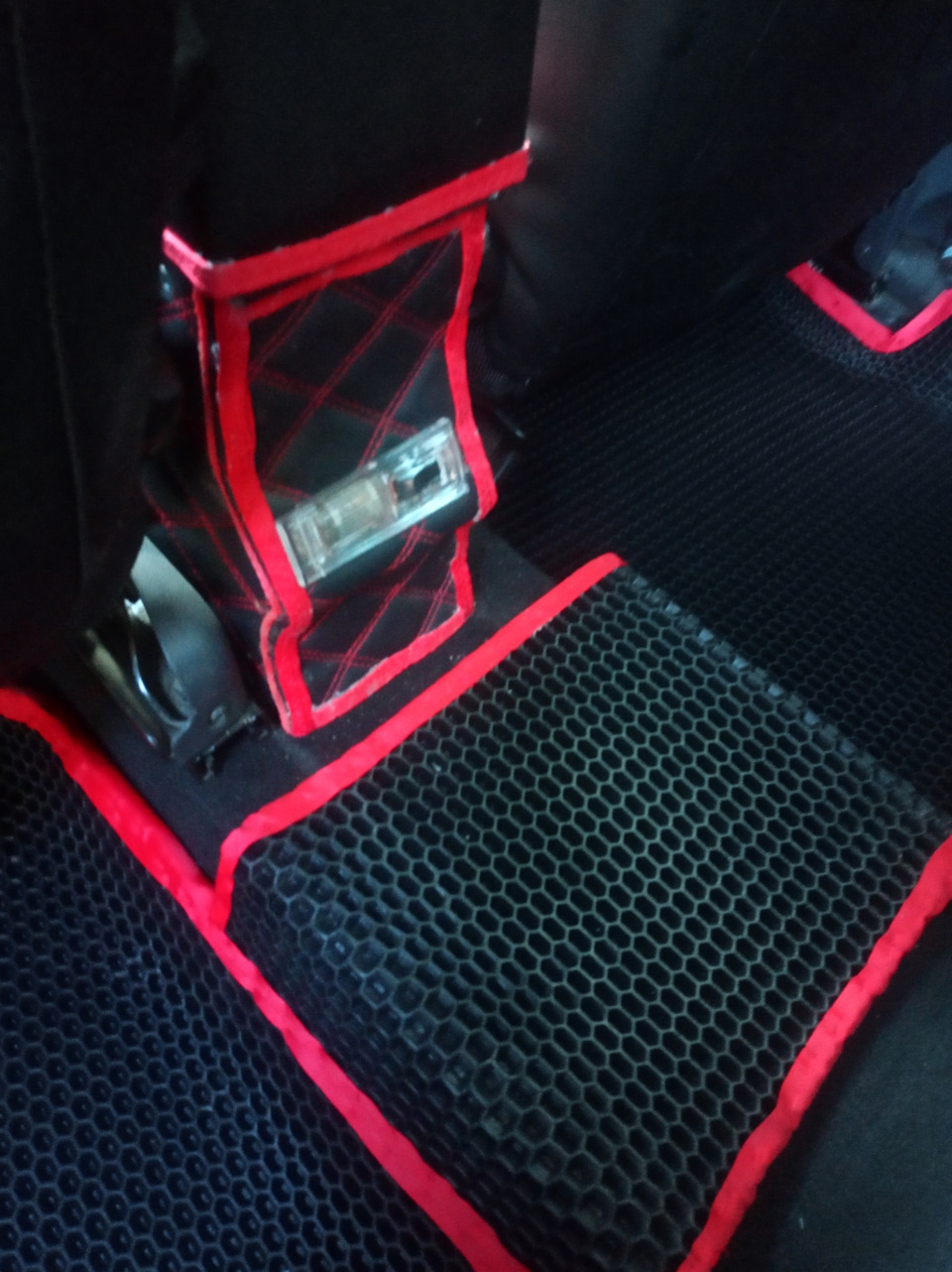 Перенос кнопок задних стеклоподъёмников и подсветка ног пассажира ...