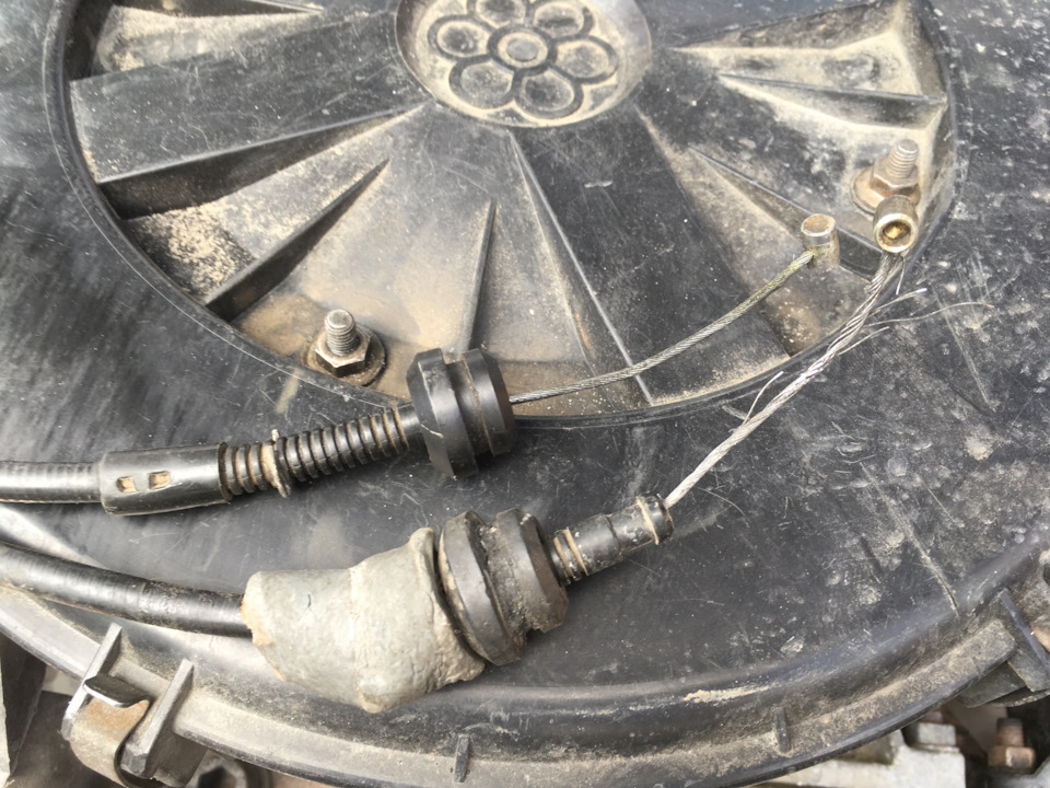 Замена тросика газа | Шкода Фелиция — Skoda Felicia, 1,3 л, 1996 года ...