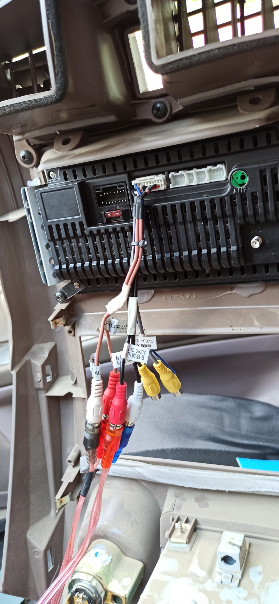 Установка автозвука в Great Wall Hover H2: усилитель 4-x канальный Урал ...