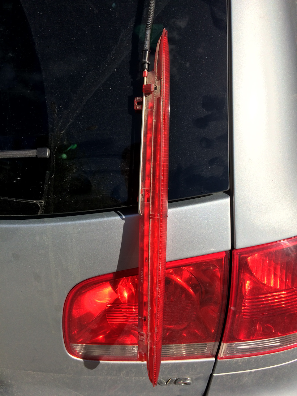 Доп стоп сигнал туарег 2008. Туарег 3 стоп сигналы. Лампа стоп сигнала vw touareg 2008. 7p6945087a. Стоп сигнал vw touareg 1 7lbpe7l6945097c.