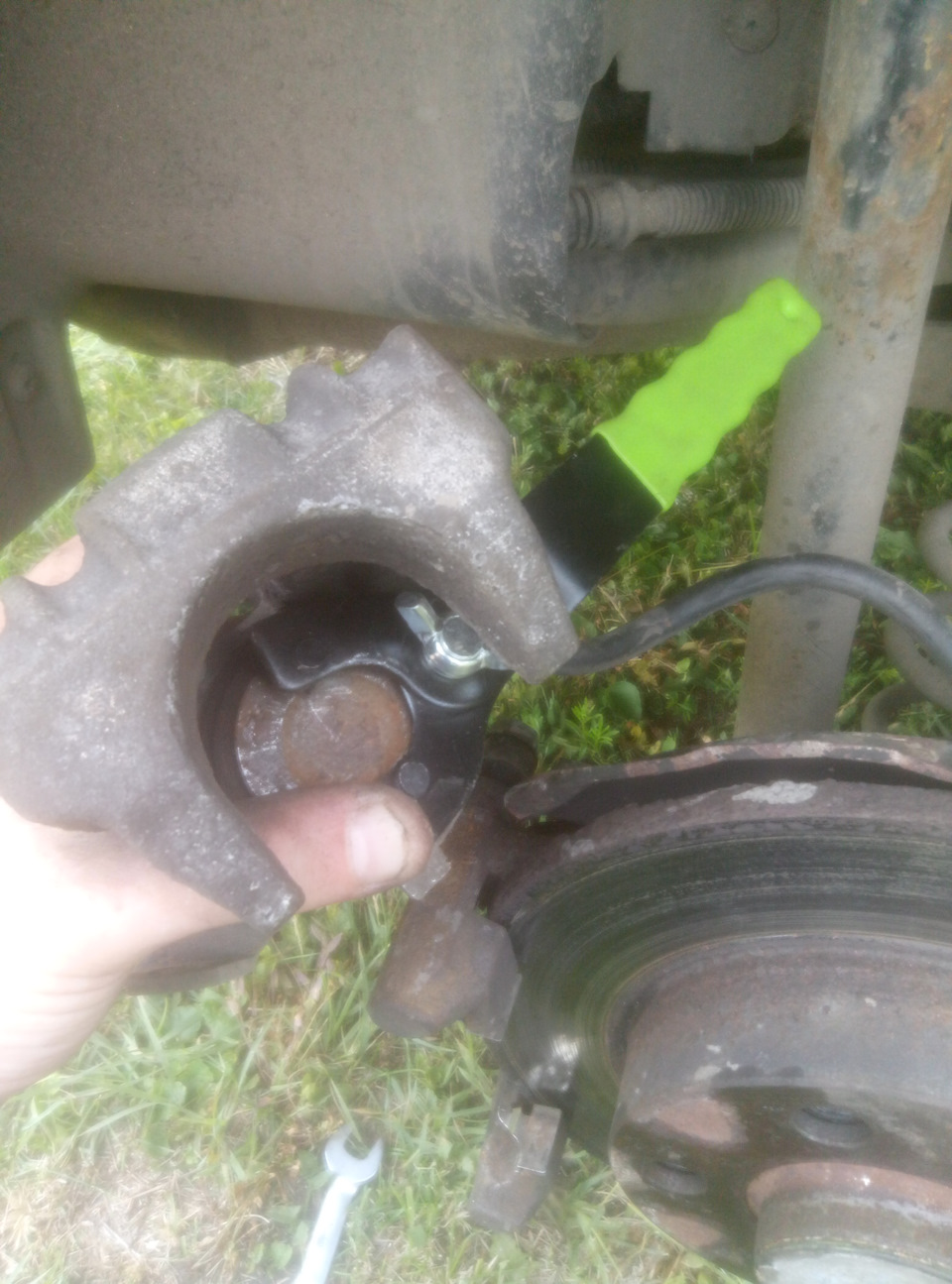 Свист при езде, замена колодок — Volkswagen Bora, 1,6 л., 2000 года ...