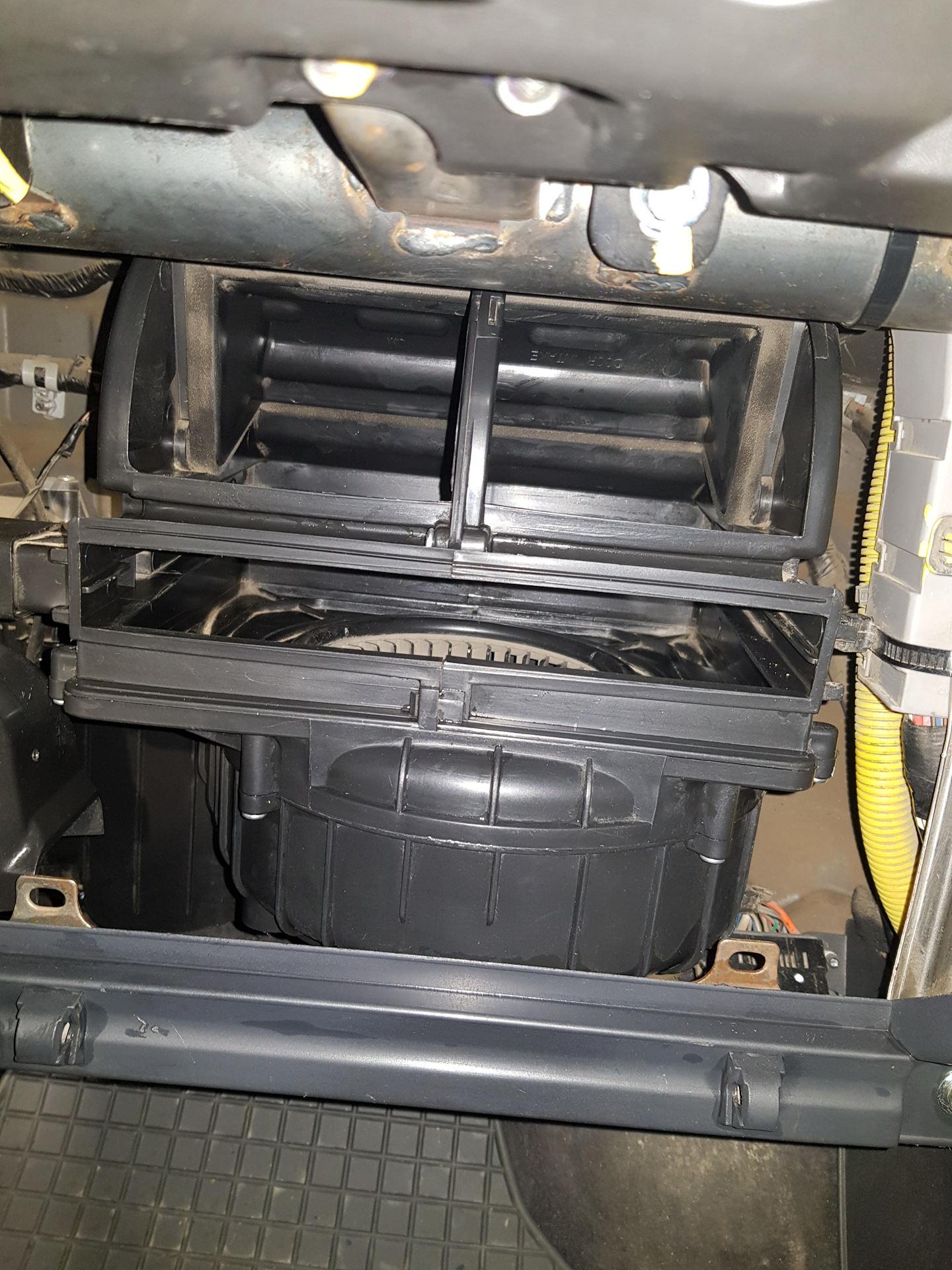 Замена воздушного и салонного фильтра. — Hyundai Tucson (JM), 2 л, 2008 ...