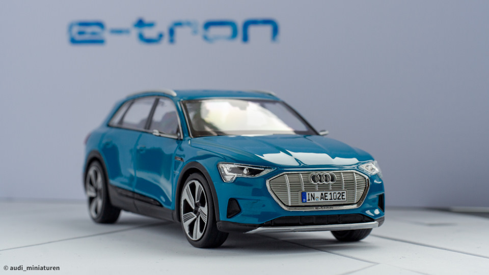 Audi e-Tron 1:43 Antiguablau