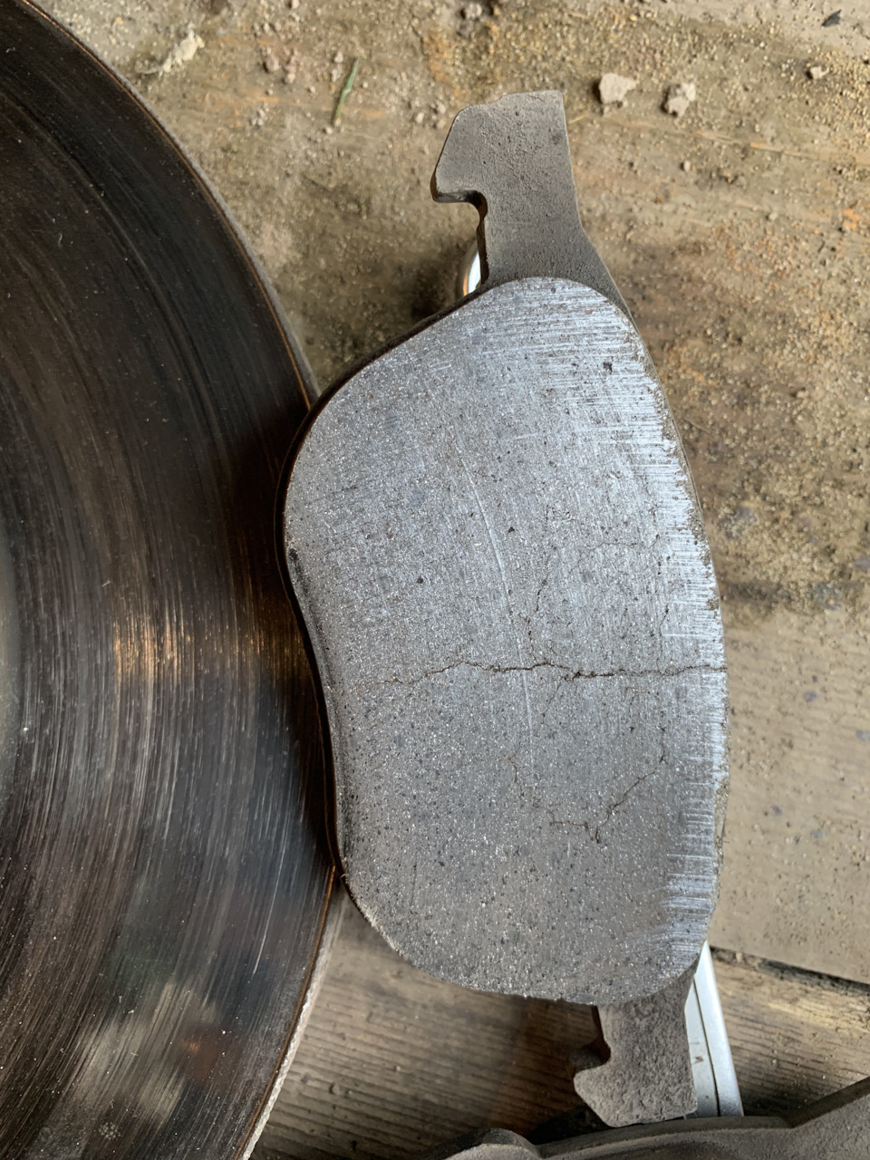 Биение руля при торможении. Замена тормозных дисков и колодок. А так же ...