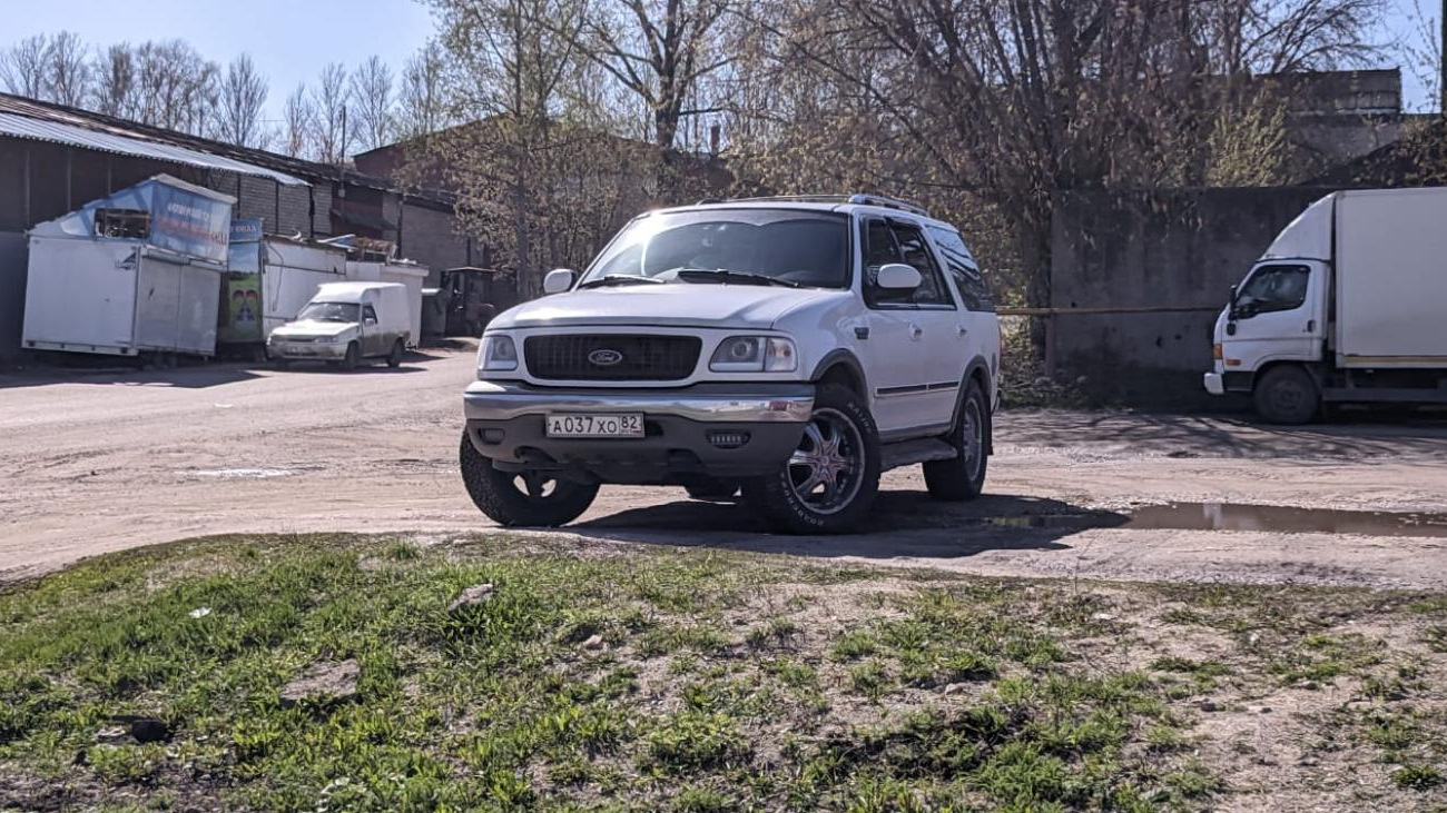 Ford Expedition (1G) 5.4 бензиновый 2000 | Бурушка на DRIVE2