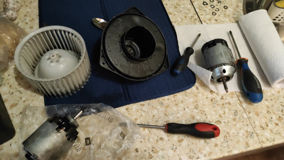 Моторчик печки (неожиданно) — Mitsubishi Outlander XL, 2,4 л, 2008 года ...