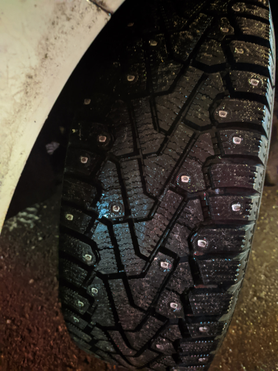 Pirelli ice zero 205 55 r16. Шипы. Pirelli Ice Zero обозначения на резине. Отзывы резины Пирелли айс Зеро Friction r 16 XL липучка. Pirelli Formula Ice отзывы.