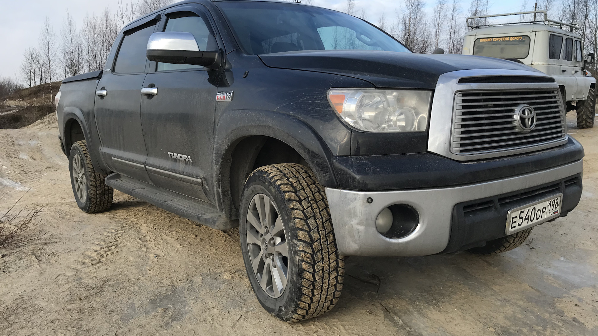 Toyota Tundra i range Rover