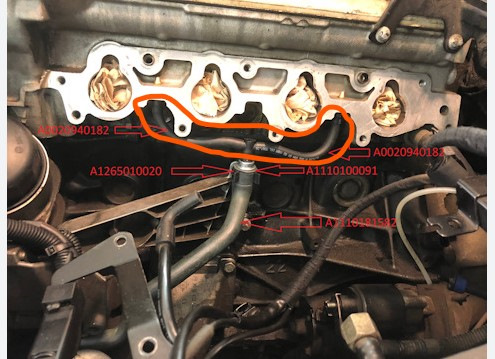 Патрубок вентиляции картерных газов (A0020940182) — Mercedes-Benz C-Class (W203). Запчасти на фото: A0020940182, A1265010020