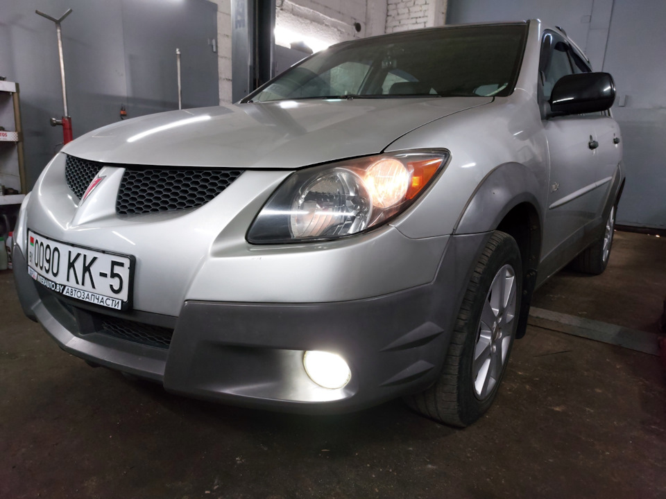 Замена ламп в противотуманках и габаритах — Pontiac Vibe (1G), 1,8 л ...