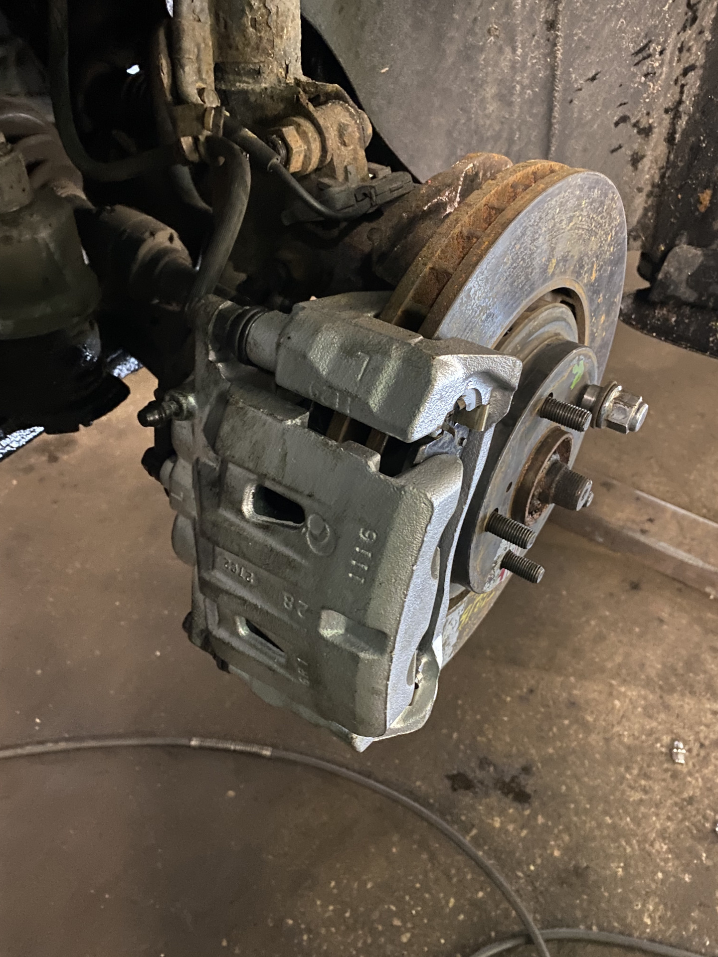 Суппорт хайлендер 1115w. Суппорт хайлендер 2 поколение. Передний суппорт highlander 2. Передний суппорт highlander 2. Суппорта 2-х поршневые от toyota highlander.