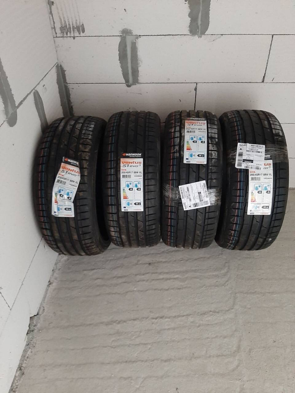 Шины hankook s1 evo 3. Наклейка на шинах Hankook evo3.