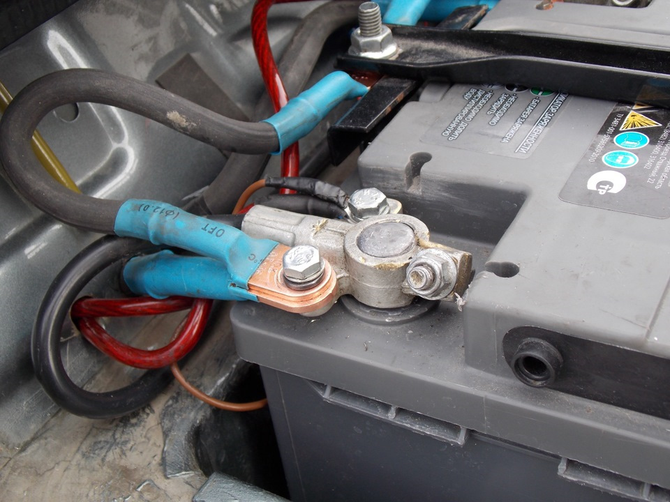 Клемма акб ваз 2114. Клеммы подключения акб. Клеммы аккумуляторные быстросъемные, медные. Плюсовая клемма паджеро спорт 2 дизель 2011 года. Клеммы акб под лебедку.