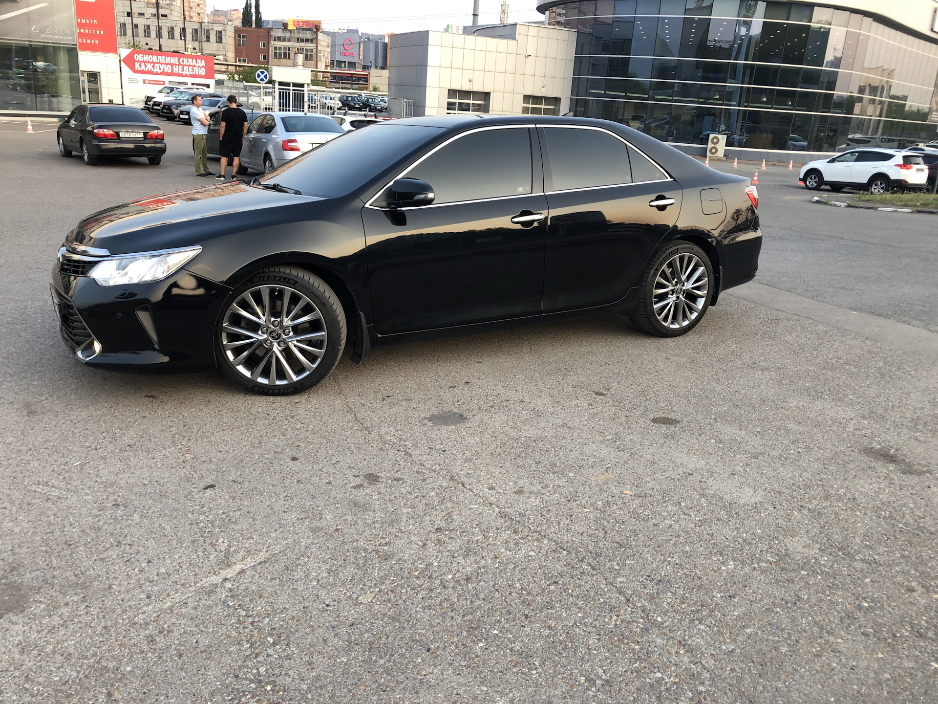 Камри 50 диски фото Колеса R19 и пружины Tein -30 - Toyota Camry (XV50), 3,5 л, 2016 года тюнинг DRI