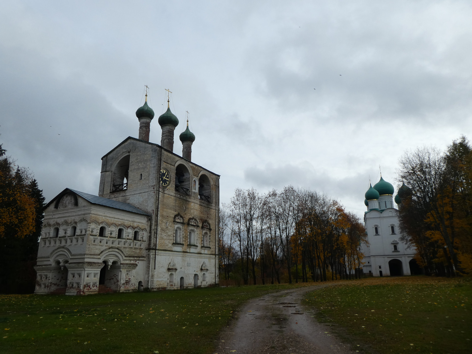 Погода борисоглебский. Борисоглебский монастырь Ярославская область звонница. Надвратная Церковь Сергия Радонежского Борисоглебский монастырь. Борисоглебский Надозёрный монастырь в Переславле. Церкви Ростовского Борисоглебского монастыря.