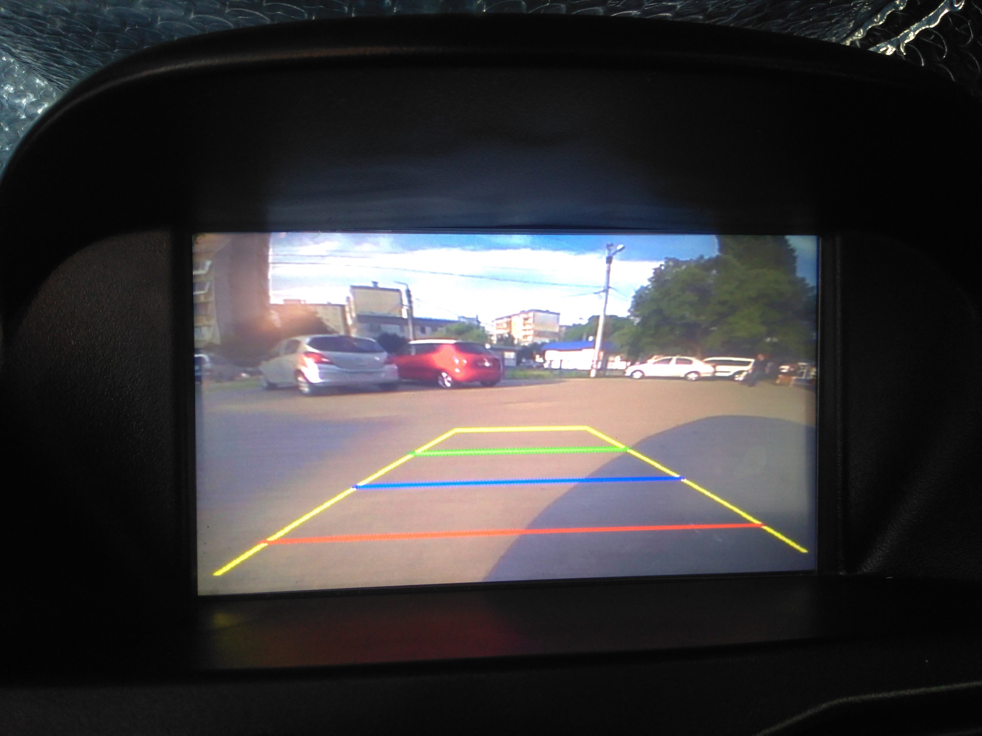 Почему задняя камера видеорегистратора снимает в зеркальном отражении