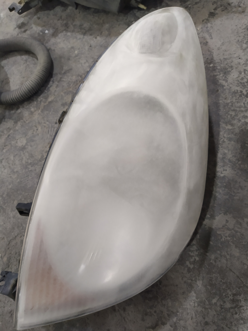 Лак на фарах. — Сообщество «Всё о Краске и Покраске» на DRIVE2