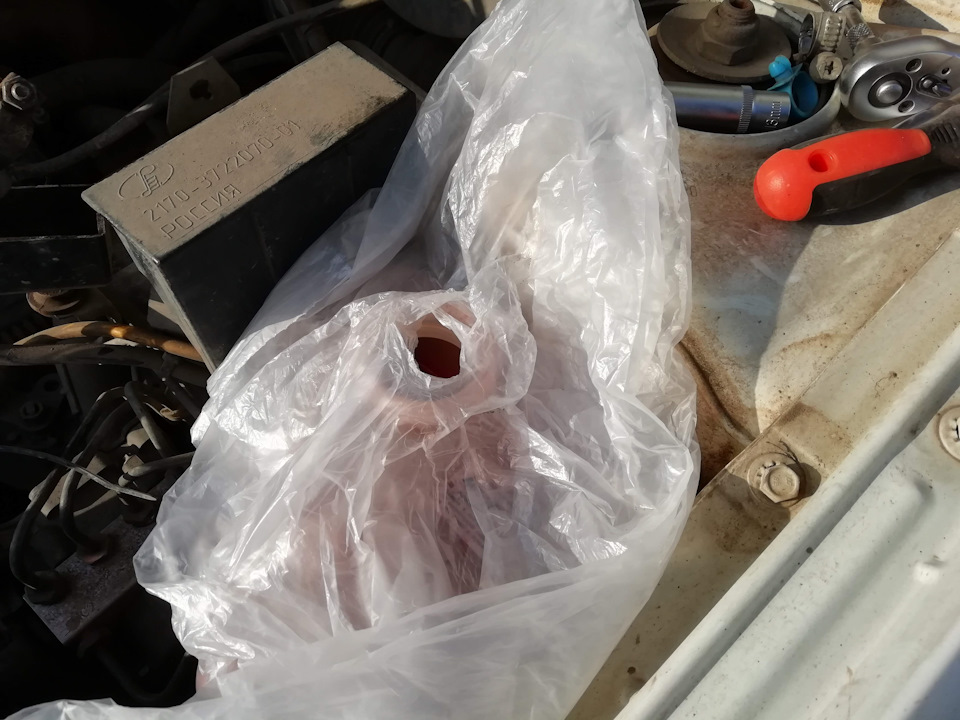 Прочистка радиатора отопителя, замена расширительного бачка. — Lada ...