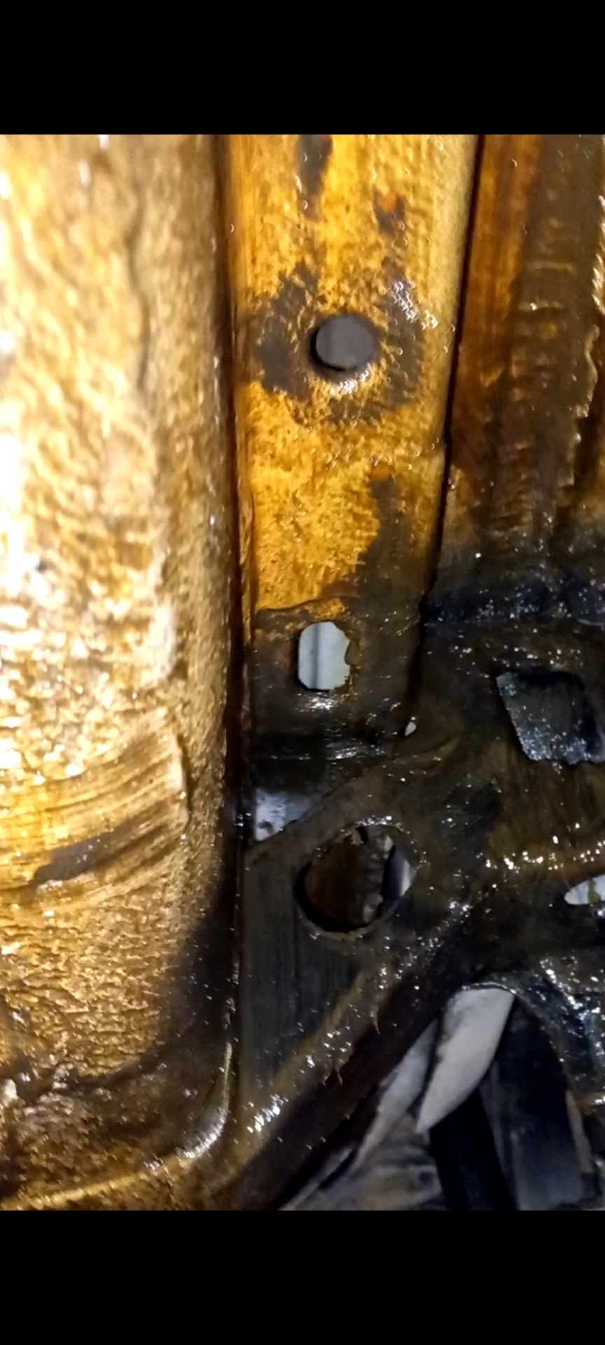 Обработка днища отработкой. Обработка кузова отработкой. Антикор днища 2114. Пуш сало антикор. Пушсало с отработкой на днище.