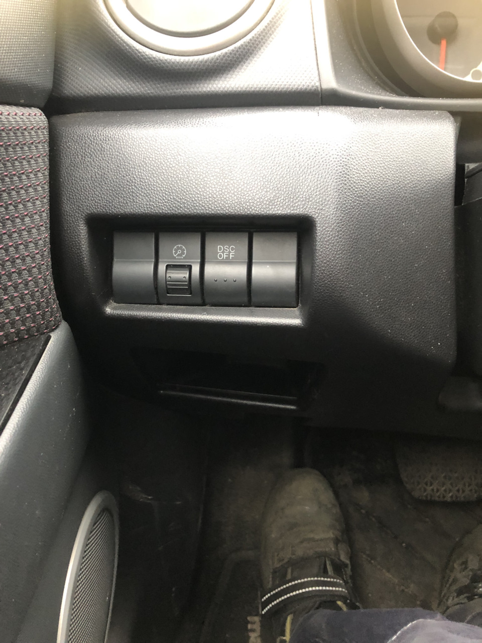 確認用 3 Кнопка регулировки фар — Mazda 3 (1G) BK, 1,6 л, 2008 года