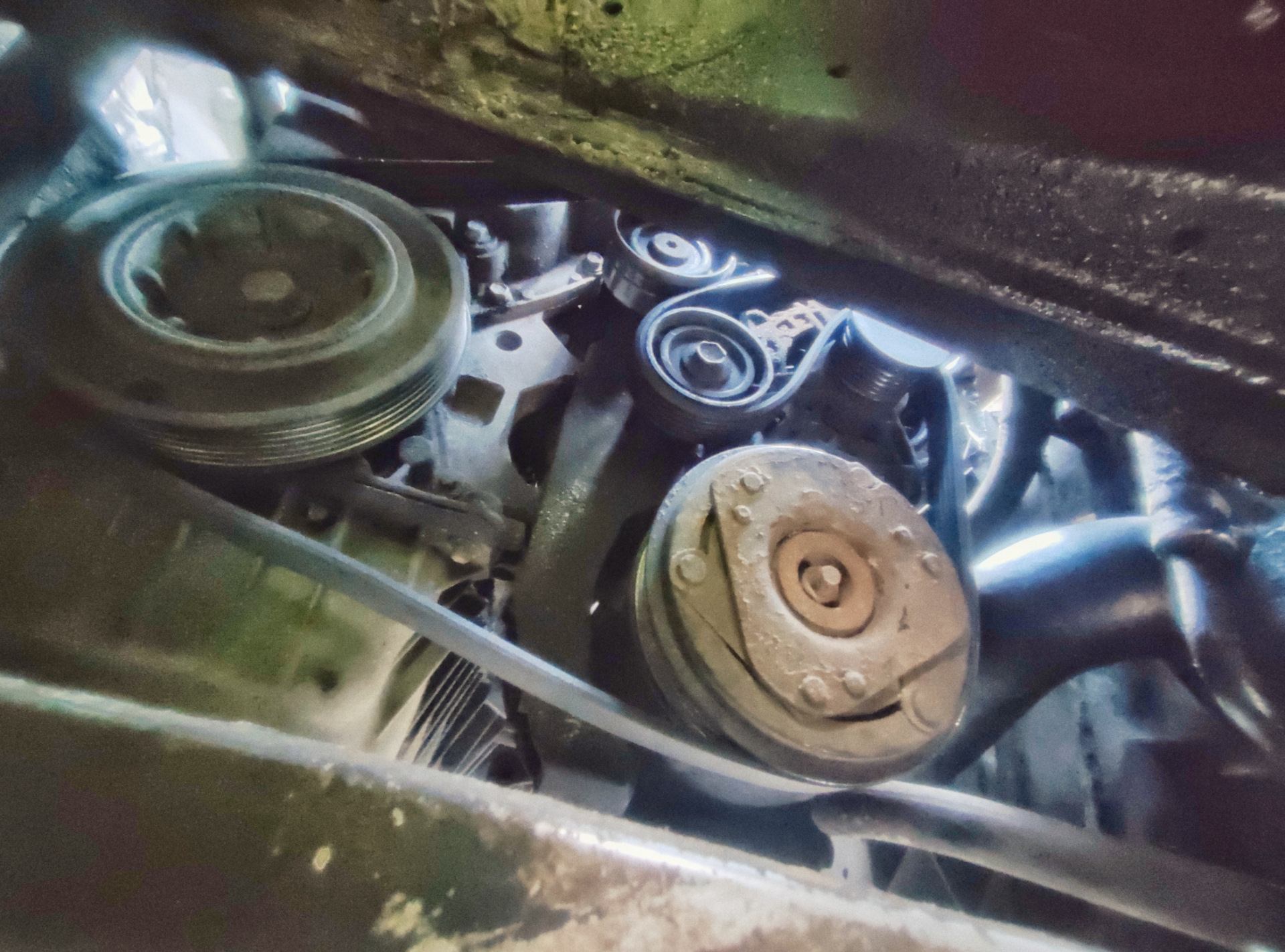 Замена ручейкового ремня (ремня дополнительного оборудования) — Renault ...