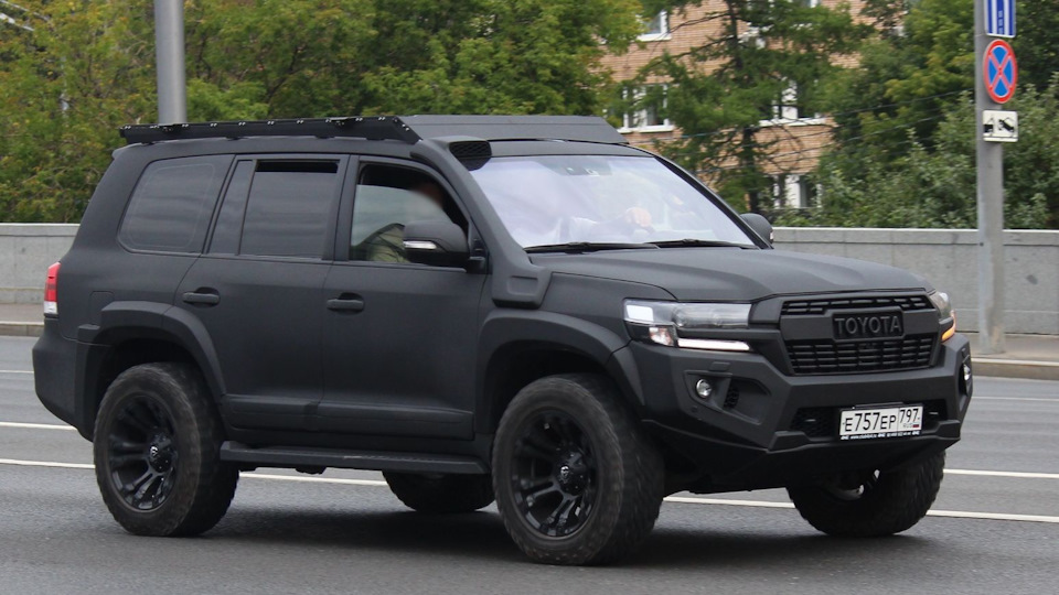 Toyota Land Cruiser Чёрный