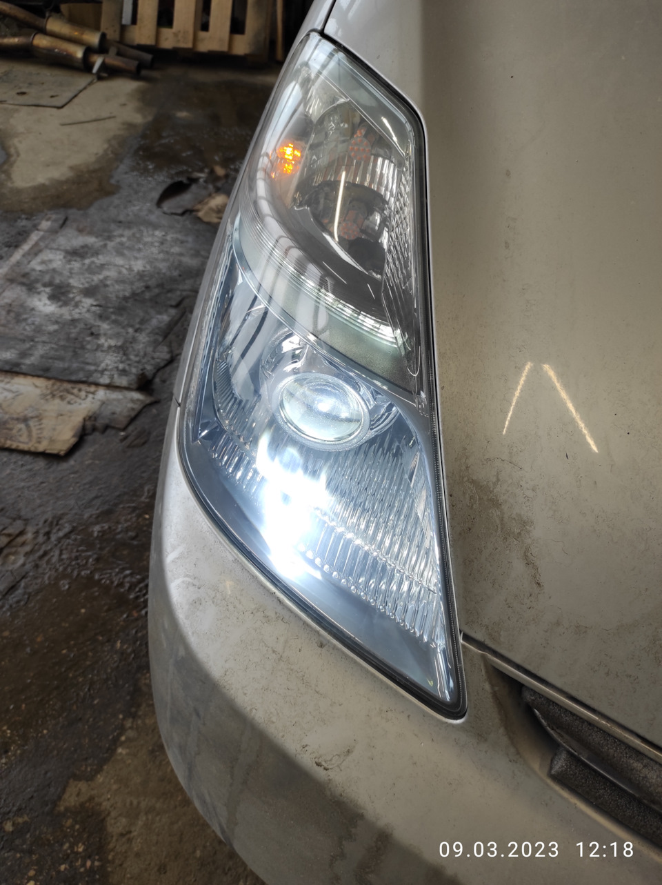 14 Ближний, с каким-то чертиком внутри стекла ))))) — Toyota Prius (20)