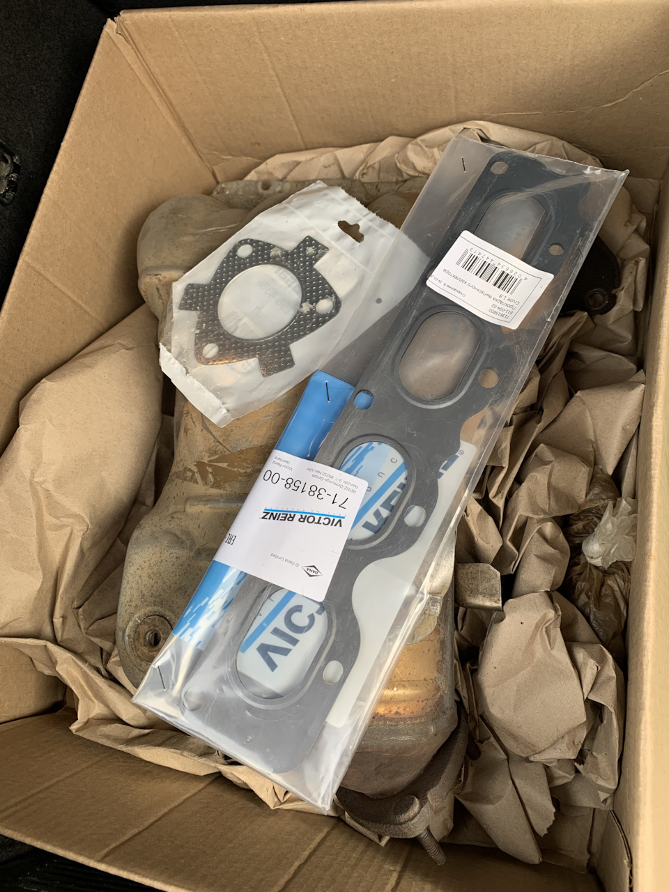 Фото в бортжурнале Opel Astra H GTC. Запчасти на фото: 713815800