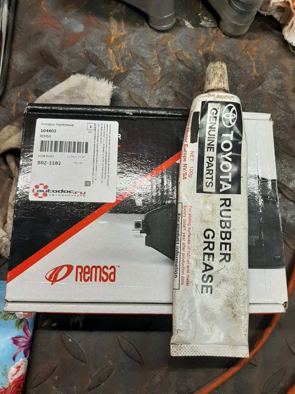 Передние тормозные колодки — Toyota Avensis II, 2 л, 2005 года ...