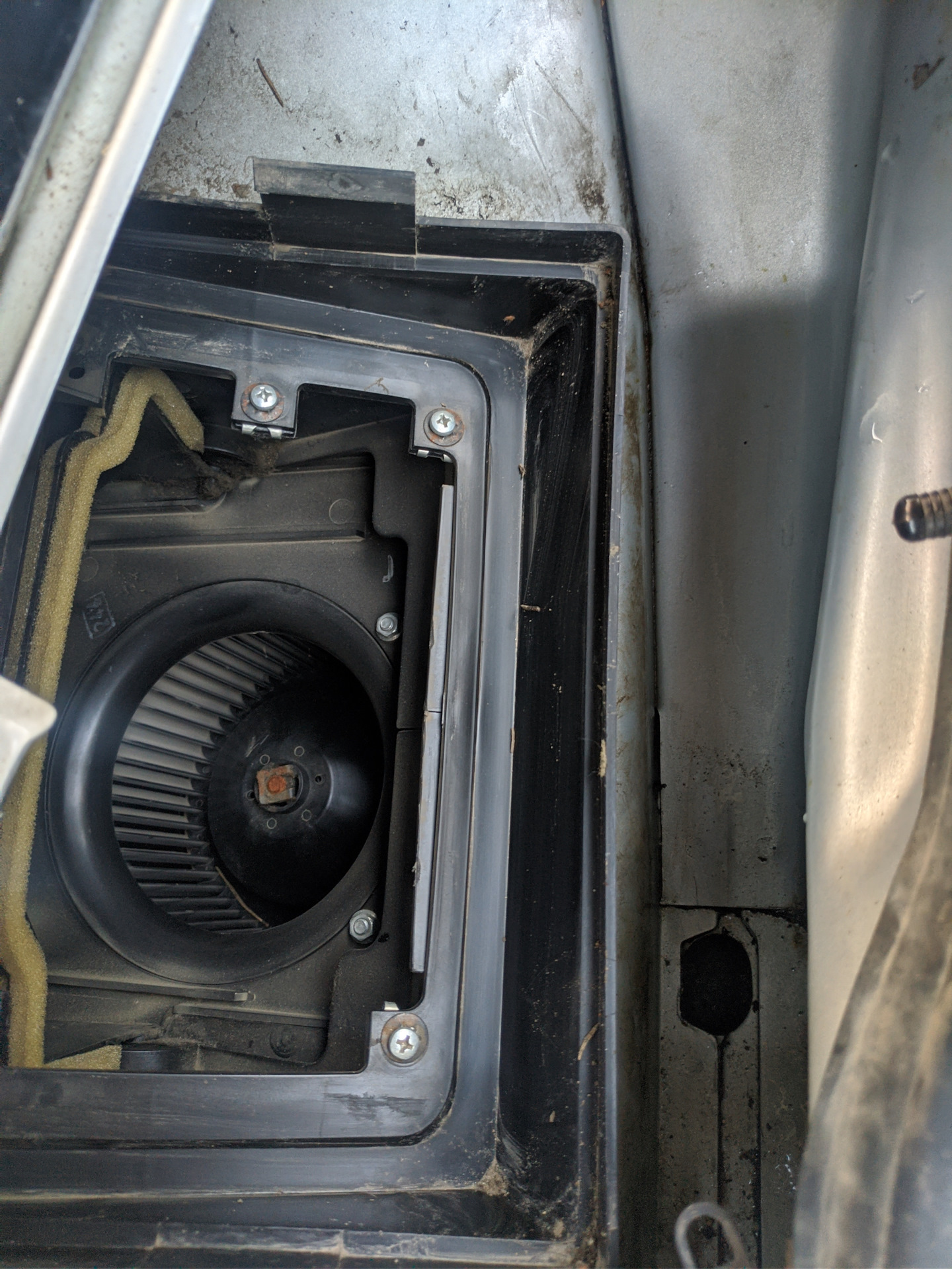 Замена салонного фильтра и чистка кондиционера — Lada Калина хэтчбек, 1 ...