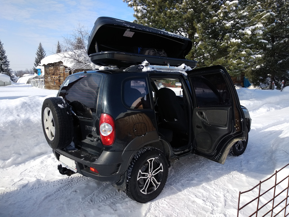 Кофр "Thule Touring S" на Шниву — Chevrolet Niva (1G), 1,7 л, 2011 года ...