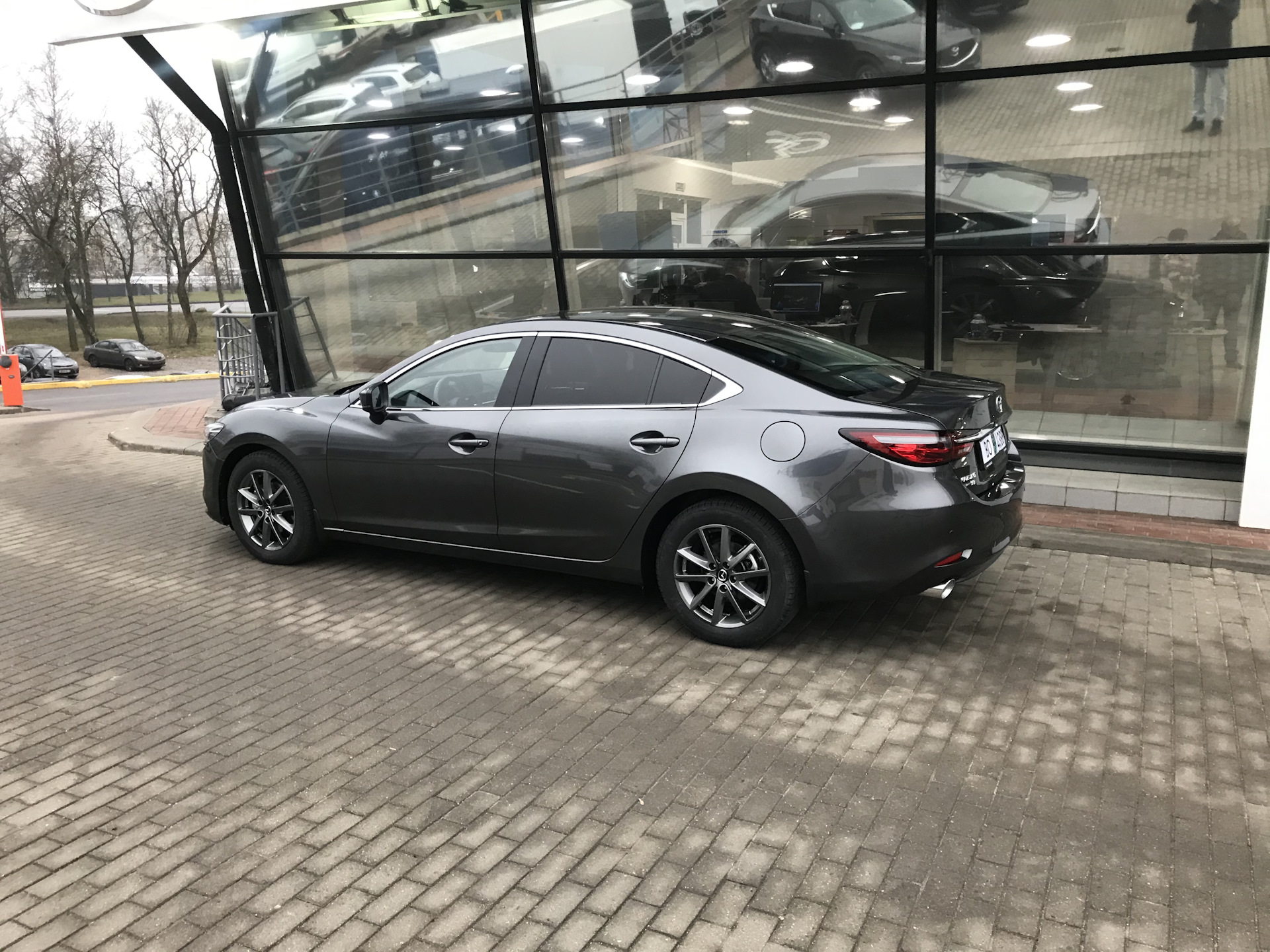 Тонированный графит. Мазда 6 графитовая. 38r Mazda графитовый металлик. Графитовая тонировка. Тонировка графит.