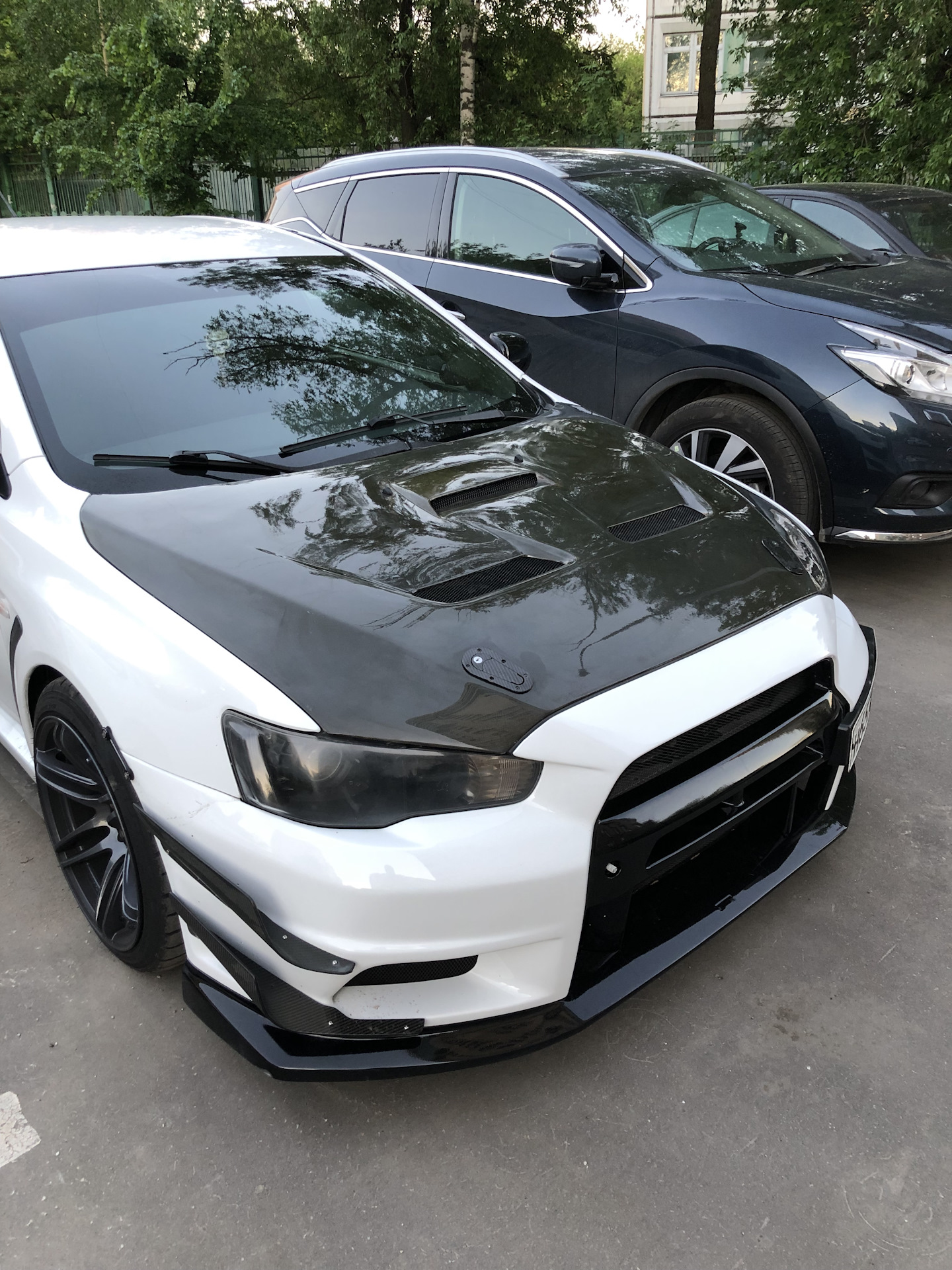 Капот 10. Lancer 10 Carbon. Mitsubishi Lancer x карбон. Мицубиси Лансер 10 в карбон. Lancer EVO 10 Widebody.