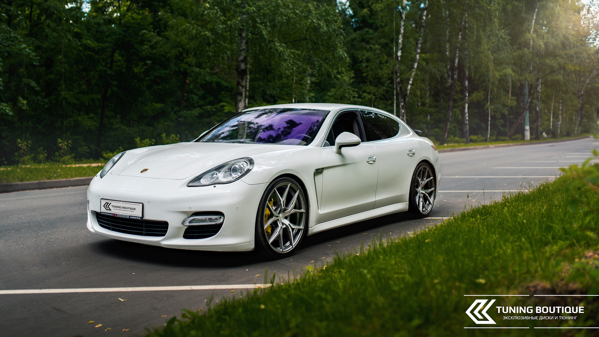 Белый снег белый порш ремикс. Panamera Turbo 2009. Porsche Panamera Turbo 2009. Порше Панамера 2013 турбо белый. Porsche Panamera r21.