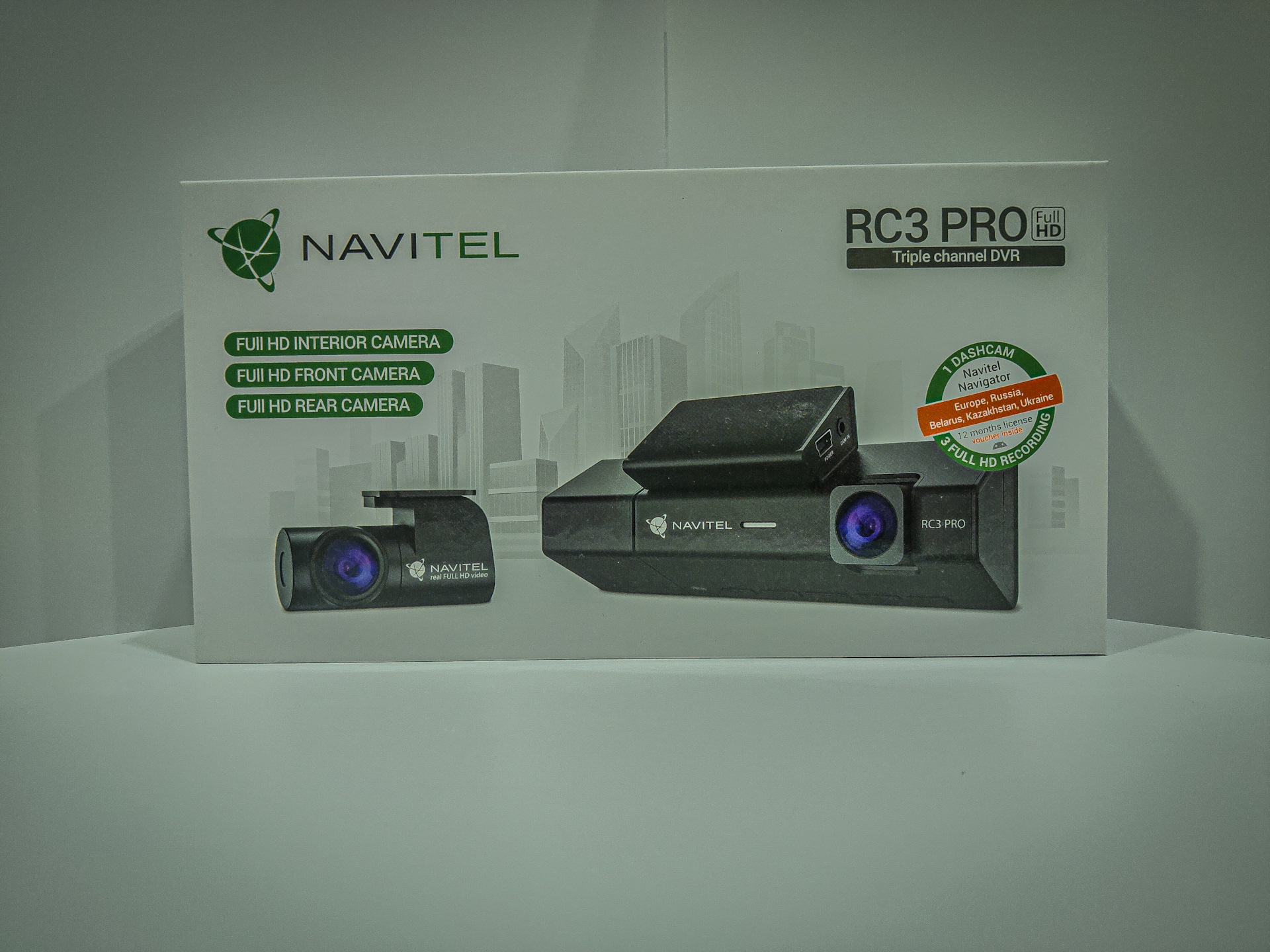 Видеорегистратор navitel rc3. Navitel rc3 Pro. Навител rc3 Pro установка. Регистратор 2 камеры одновременно. Девушка модель и видеорегистратор.