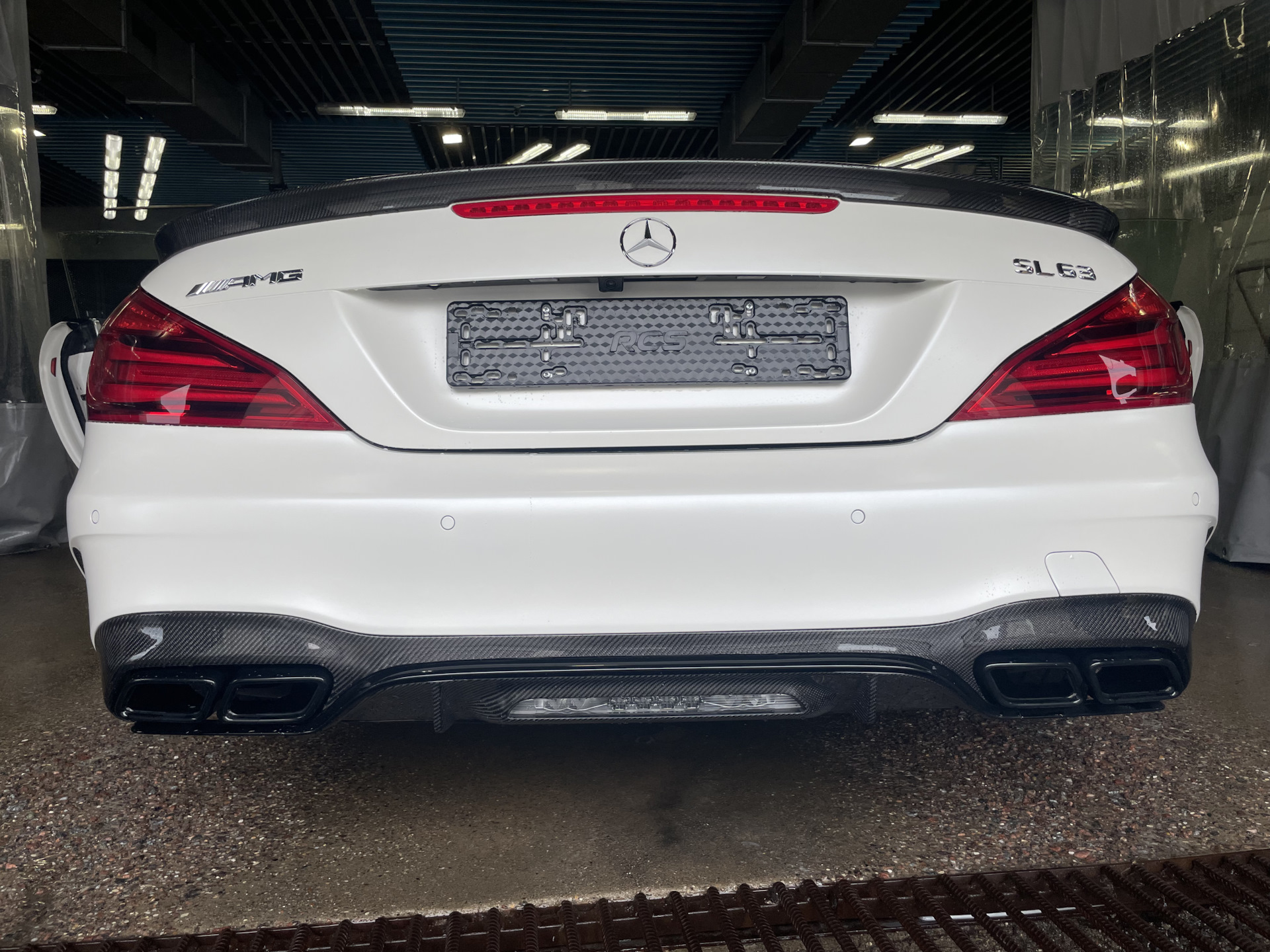 Карбон уже на машине 😈 — Mercedes-Benz SL-Class (R231), 6,3 л, 2018 ...