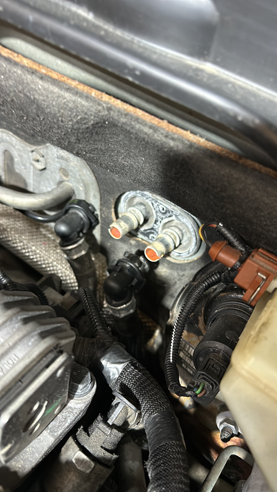 Замена радиатора печки на бехр-хэла — Volvo XC90 (1G), 2,4 л, 2009 года ...