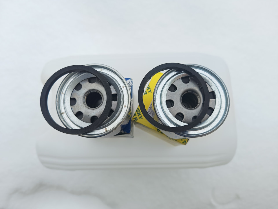 Слева Nordfil ON1011, справа Nevsky Filter NF1008 — Volkswagen Tiguan (2G). Запчасти на фото: ON1011, NF1008