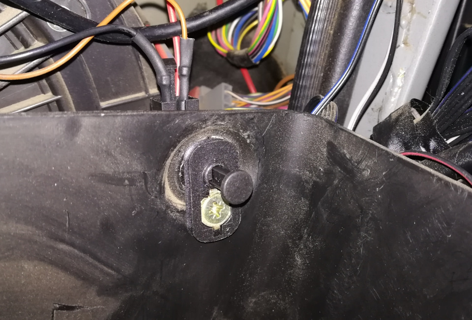 Всё намного проще (свет в бардачке) — УАЗ Patriot, 2,7 л., 2014 года ...