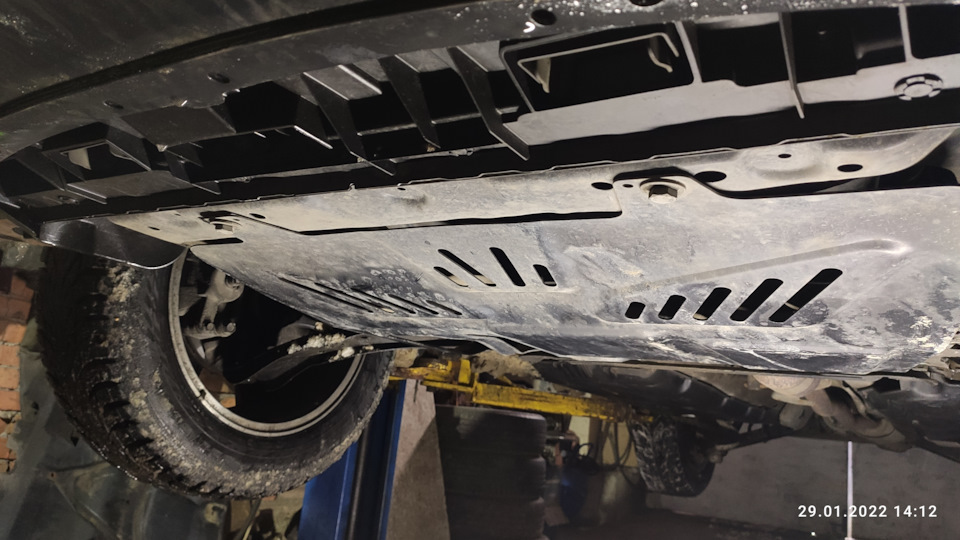 Без защиты — Nissan X-Trail III (t32). Запчасти на фото: 29012022