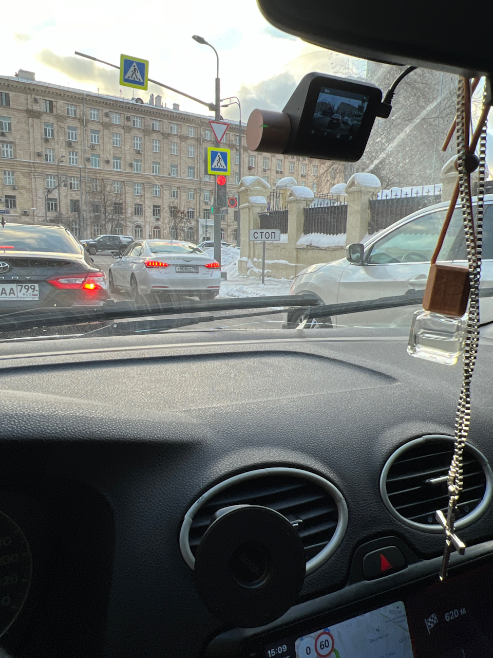 Треснуло лобовое стекло — Ford Focus II Hatchback, 1,6 л, 2006 года ...