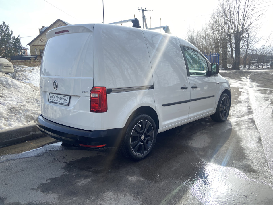 Caddy volkswagen шины. Фольксваген Кадди дизель. VW Caddy 215 60 r17. VW Caddy 4x4. Колёса на VW Caddy.