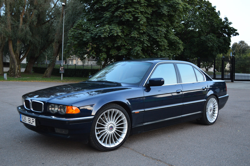 BMW 728i