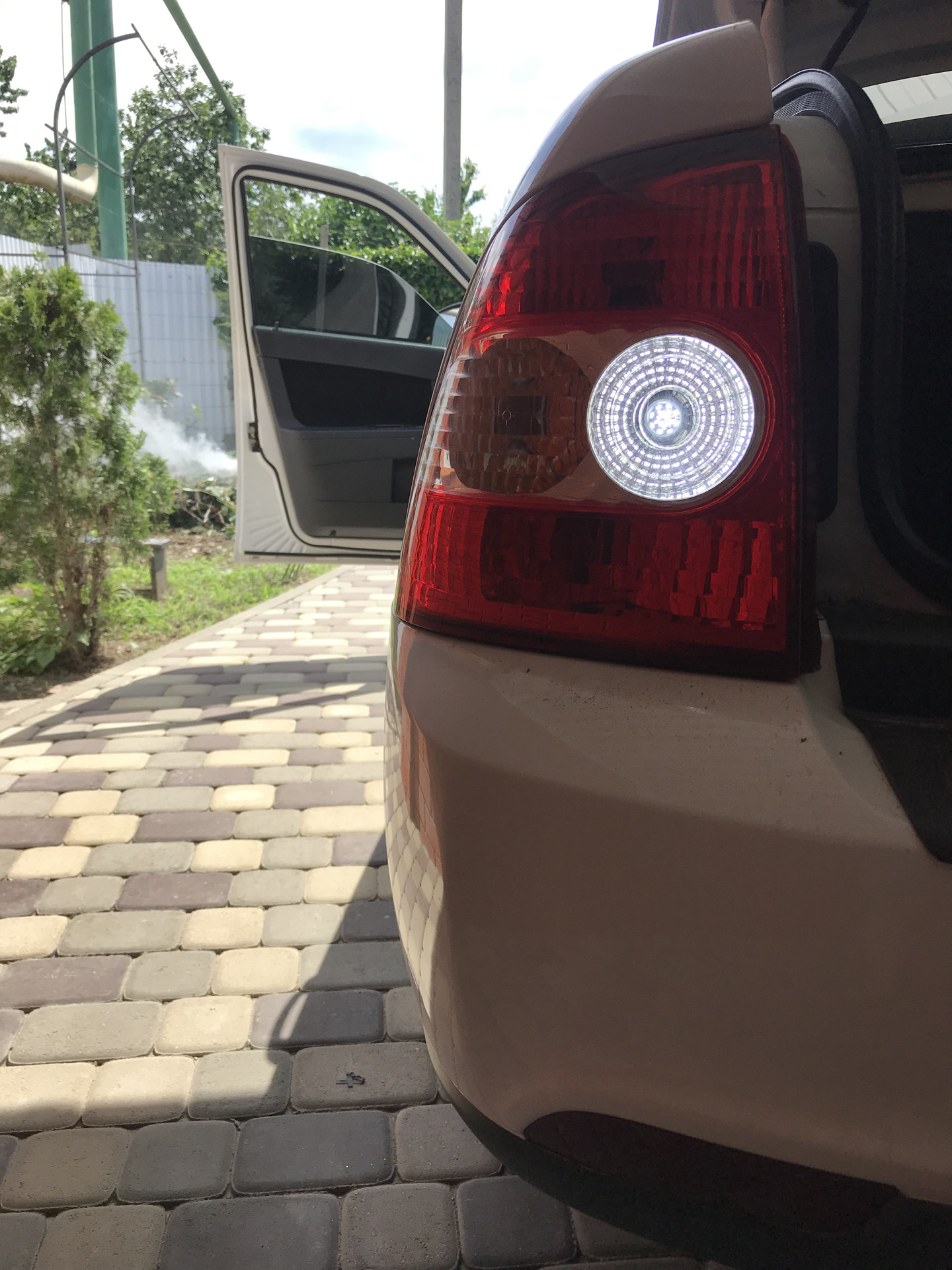 Фонарь заднего хода приора. Диодные лампочки заднего хода priora. Приора универсал лампочка заднего хода. Задние диодные фонари лада приора. Фонарь заднего хода приора.